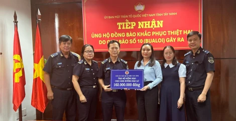 Chi cục Hải quan khu vực XVII ủng hộ hơn 160 triệu đồng khắc phục thiệt hại do bão, lũ