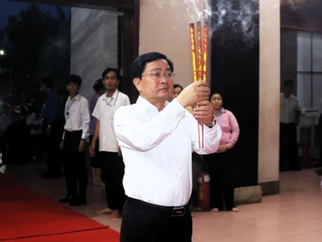 Lãnh đạo tỉnh dâng hương tưởng niệm Anh hùng dân tộc Nguyễn Trung Trực