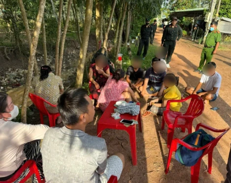 Công an xã Cầu Khởi bắt nhóm lắc tài xỉu ăn thua bằng tiền