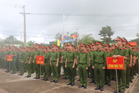 Hơn 1.000 học viên Trường Cao đẳng Cảnh sát Nhân dân II ra quân hoạt động thực tế tại xã Nhơn Hòa Lập