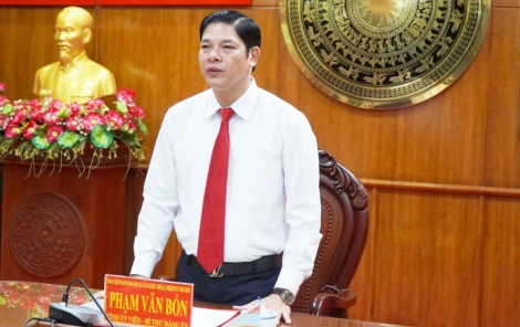 Xã Cần Giuộc trao quyết định công tác cán bộ