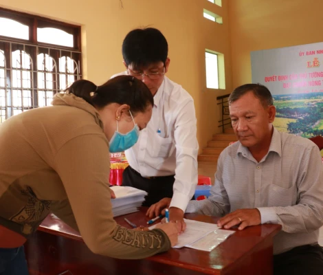 Dự án giải phóng mặt bằng để xây dựng cầu, đường dẫn vào 3 cầu trên Đường tỉnh 827E giải ngân đạt hơn 80%