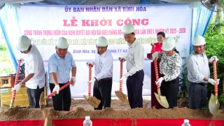 Xã Bình Hòa: Khởi công công trình san sửa, cứng hóa mặt đê phục vụ giao thông nông thôn đường Cây Khô Nhỏ
