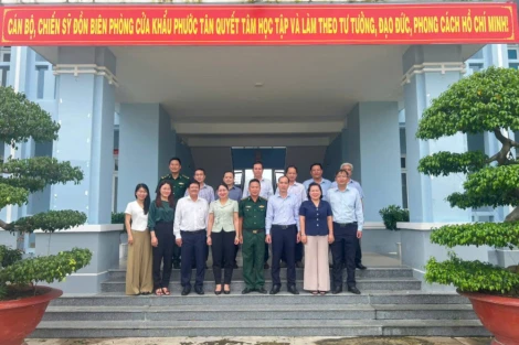 Đoàn công tác Sở Nội vụ thăm, động viên cán bộ, chiến sĩ Đồn Biên phòng Cửa khẩu Phước Tân