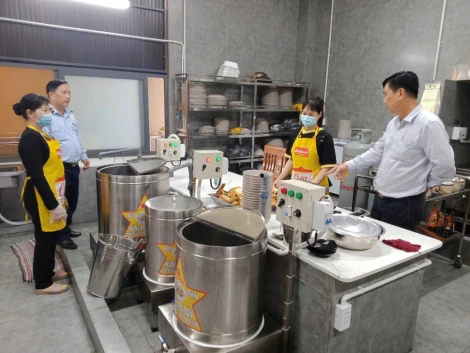 Tây Ninh: Công bố 2 đường dây nóng, quyết liệt xử lý vi phạm an toàn thực phẩm