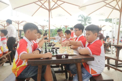 Sôi nổi Giải cờ vua chào mừng Ngày Nhà giáo Việt Nam - Tranh Cúp The Goldylon 2025