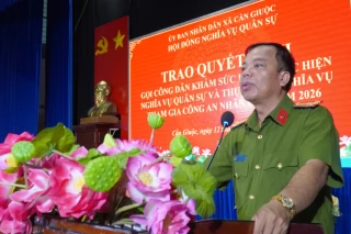 Xã Cần Giuộc trao quyết định gọi công dân khám sức khỏe nghĩa vụ Quân sự và Công an năm 2026