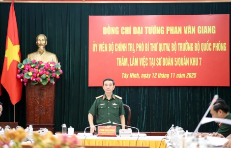 Đại tướng Phan Văn Giang làm việc với Sư đoàn 5, Quân khu 7
