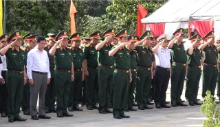 Đoàn công tác Bộ Quốc phòng dâng hương, tưởng niệm các anh hùng liệt sĩ