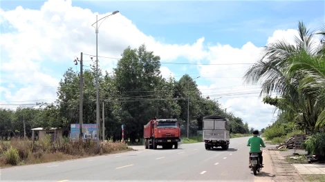 Nhiều bóng đèn chiếu sáng trên Đường tỉnh 793 không hoạt động