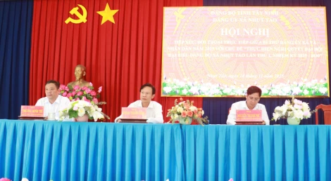 Xã Nhựt Tảo: Bí thư Đảng ủy xã tiếp xúc, đối thoại với Nhân dân