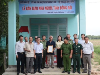 Công an tỉnh Tây Ninh trao nhà Nghĩa tình đồng đội tại xã Hòa Hội