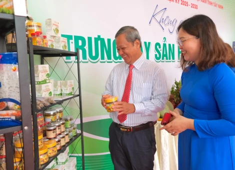Không gian trưng bày sản phẩm đặc trưng - điểm nhấn tại Đại hội đại biểu MTTQ Việt Nam tỉnh Tây Ninh lần thứ I