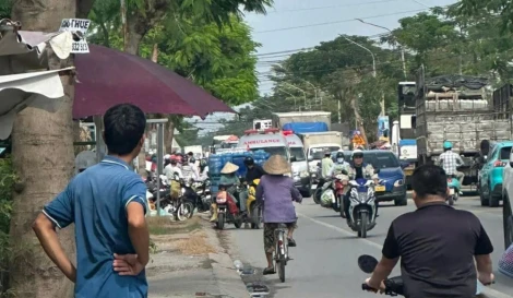 Vợ chồng trẻ nghi bị điện giật tử vong tại cửa hàng tạp hóa