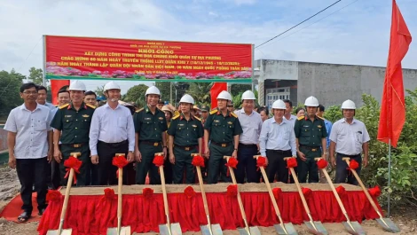 Xã Hậu Thạnh khởi công công trình Lộ bờ Tây kênh Quận