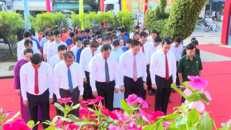 Lãnh đạo tỉnh Tây Ninh dâng hương kỷ niệm 60 năm chiến thắng trận đánh đồn Đức Lập