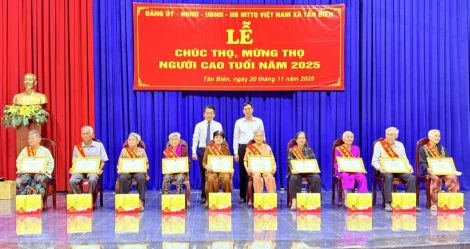 Tân Biên: 194 người cao tuổi được chúc thọ, mừng thọ