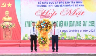 Lãnh đạo Sở Giáo dục và Đào tạo thăm, chúc mừng các trường nhân Ngày Nhà giáo Việt Nam 20/11