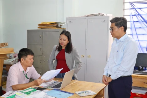 Ban Đại diện HĐQT NHCSXH tỉnh Tây Ninh kiểm tra, giám sát hoạt động tín dụng, chính sách xã hội tại phường Tân Ninh