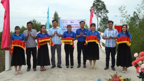 Khánh thành công trình cầu Hạnh Phúc