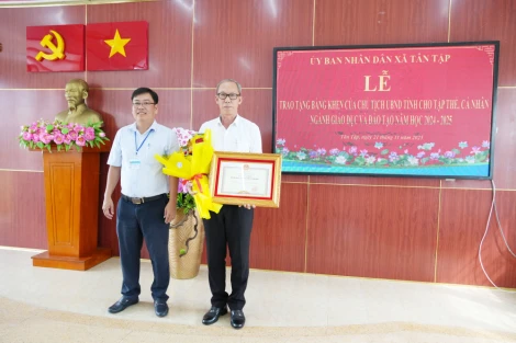 Xã Tân Tập: Trao bằng khen cho các tập thể, cá nhân có thành tích xuất sắc