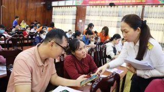 Thuế cơ sở 2 tỉnh Tây Ninh tổ chức hội nghị triển khai chuyển đổi hộ kinh doanh khoán thuế sang kê khai