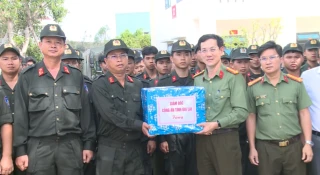 Lãnh đạo Công an tỉnh Gia Lai thăm, động viên lực lượng Công an Tây Ninh chi viện khắc phục hậu quả mưa, lũ