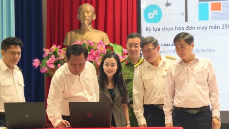 Bấm nút chọn 'Hóa đơn may mắn' quí I và quí II/2025