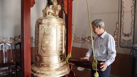 Xã Bến Lức tiếp nhận Đại Hồng Chung và trống tại Di tích Khu lưu niệm Luật sư Nguyễn Hữu Thọ