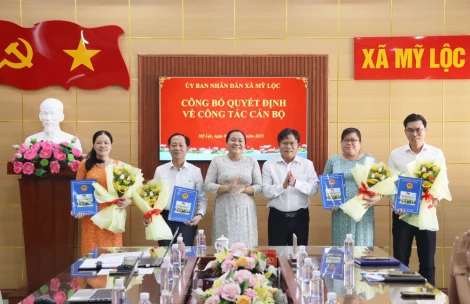 Xã Mỹ Lộc trao quyết định công tác cán bộ