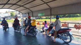 Phà Phước Chỉ - Lộc Giang: Khách qua sông không mặc áo phao