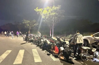 Xử lý nhóm thanh thiếu niên tụ tập chạy xe máy nẹt pô