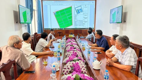 Lãnh đạo xã Tân Thạnh tiếp nhận nhà đầu tư dự án phát triển nông nghiệp công nghệ cao