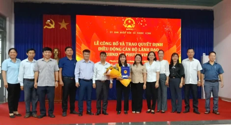 Xã Phước Vinh: Công bố quyết định công tác cán bộ