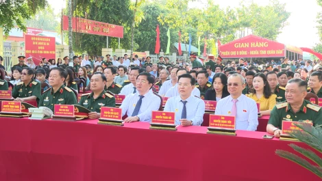 Sáng 06/12, tại Trung tâm Văn hóa xã Đức Huệ, tỉnh Tây Ninh, Bộ Tư lệnh Quân khu 7, UBND tỉnh tổ chức chương trình khai mạc về nguồn và “Phiên chợ nghĩa tình Quân - Dân” nhân kỷ niệm 80 năm Ngày truyền thống Lực lượng vũ trang (LLVT) Quân khu (10/12/1945-10/12/2025).