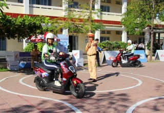 Đào tạo kỹ năng lái xe gắn máy an toàn cho học sinh trung học phổ thông