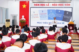 Doanh nhân Võ Quốc Thắng truyền cảm hứng 'Văn hóa – Đạo đức nghề nghiệp: Nền tảng của thành công' cho học sinh Trường Trung cấp Việt – Nhật