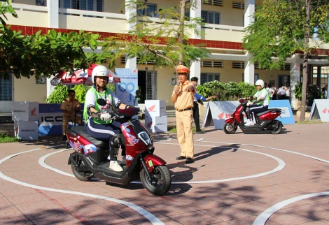Đào tạo kỹ năng lái xe gắn máy an toàn cho học sinh trung học phổ thông