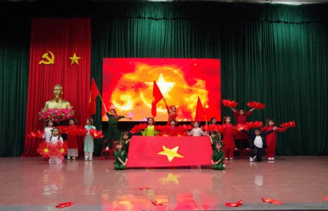 Giao lưu văn nghệ 'Tiếp nối truyền thống, sáng ngời tình quân - dân'