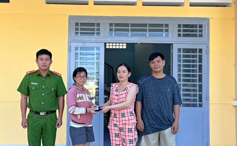 Vợ chồng ở Bến Cầu nhặt được của rơi trả lại cho người bị mất