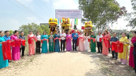 Xã Tân Thạnh khánh thành công trình cầu Xóm Than