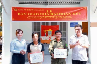 Phường Gia Lộc trao tặng 2 căn nhà Đại đoàn kết