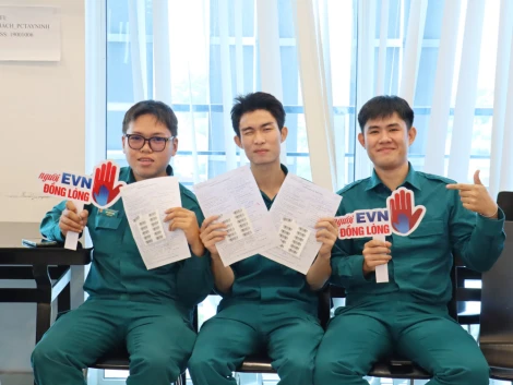 Ngày 10/12, Công ty Điện lực Tây Ninh cơ sở phường Tân Ninh tổ chức chương trình hiến máu nhân đạo hưởng ứng Tuần lễ hồng EVN lần thứ XI năm 2025, với thông điệp "Vạn trái tim – Một tấm lòng”. Trước đó, Công ty Điện lực Tây Ninh tổ chức đợt hưởng ứng tại trụ sở phường Long An vào ngày 25/11.