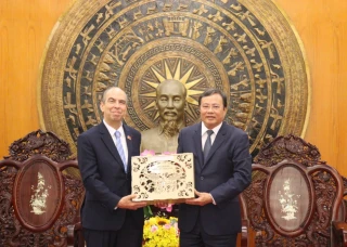 Lãnh đạo tỉnh tiếp Đại sứ Đặc mệnh toàn quyền Cộng hòa Cuba Rogelio Polanco Fuentes