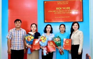 Phường Gia Lộc công bố và trao các quyết định về công tác cán bộ