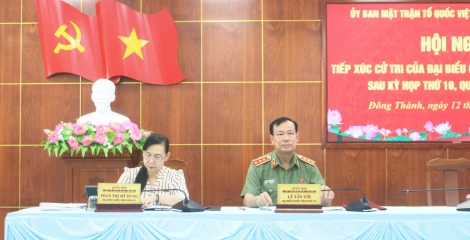 Sáng 12/12, Đoàn đại biểu Quốc hội tỉnh Tây Ninh gồm Thượng tướng Lê Tấn Tới - Ủy viên Ban Chấp hành Trung ương Đảng, Ủy viên Ủy ban Thường vụ Quốc hội, Chủ nhiệm Ủy ban Quốc phòng, An ninh và Đối ngoại của Quốc hội; Giám đốc Sở Tư pháp tỉnh Tây Ninh Phan Thị Mỹ Dung có buổi tiếp xúc với 120 cử tri xã Đông Thành sau Kỳ họp thứ 10, Quốc hội khóa XV. Cùng dự có đại diện lãnh đạo sở, ngành tỉnh và địa phương.