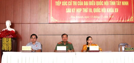 Cử tri xã Hòa Khánh quan tâm vấn đề bảo đảm an ninh mạng và giảm tải chương trình học cho học sinh