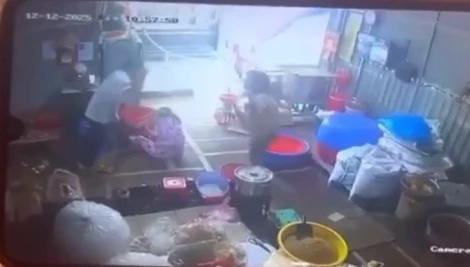 Điều tra vụ chồng dùng dao chém vợ nhiều nhát rồi tự sát