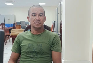 Hai đối tượng truy nã đặc biệt và nguy hiểm ra đầu thú