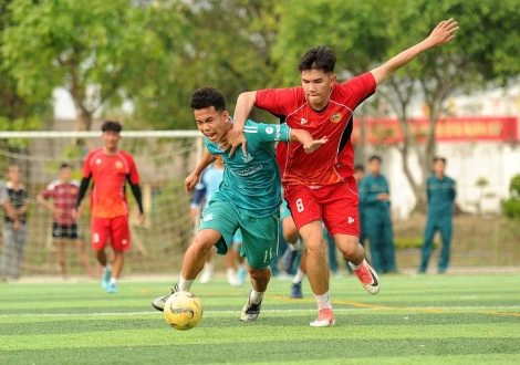 Xã Bến Lức: Giải bóng đá đặc biệt gắn kết tình quân - dân